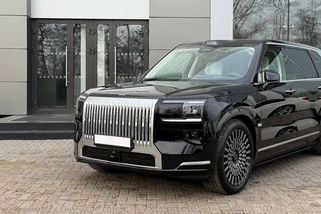 Čínskou kopii Rolls-Roycu Cullinan koupíte i v Česku. Stojí pakatel, dvanáctiválec ale pod kapotou nečekejte - Garáž.cz