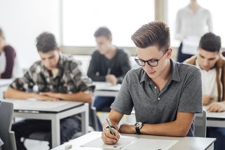 Komentář: Umělá inteligence odmaturovala na jedničku. Co na to české školství? - Seznam Zprávy