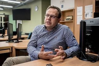 Konec Moravce v České televizi: Vládní politici slaví, jiní jeho práci oceňují