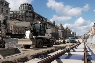 Koleje okolo sochy, nové výstupy z metra. Proměna pražského Václavského náměstí postoupila - Novinky