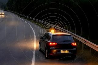 Spolu s příchodem nového roku v části Evropy definitivně skončil výstražný trojúhelník. Výstražný maják je teď povinný - Autobible.cz - Předjedeme vaše představy!