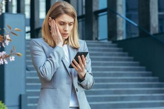 Osudná záměna telefonů: Našla jsem zprávu o schůzce s jinou ženou u nás doma. To, co jsem spatřila po návratu, mi vyrazilo dech