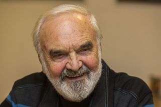 Svěrák emotivně vyzval k obraně demokracie....