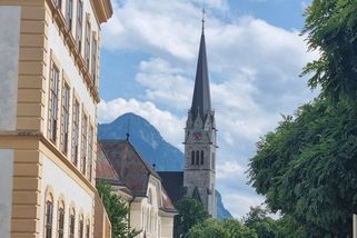 Čtvrtou nejmenší zemi Evropy stále straší Benešovy dekrety - Médium.cz