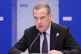 Medvěděv odpověděl Trumpovi. Hrozí mu „mrtvou rukou“ - Novinky