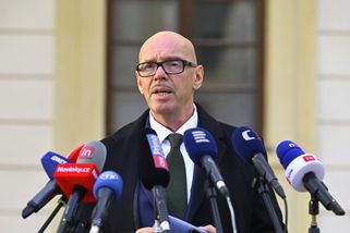 Klempíř? Ukončete toho infantilního ministra, vyzval vládu Jurečka. Juchelka Motoristy chválil