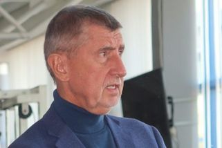 Že nedržíš hubu alespoň v tenhle den. Babiš to za...
