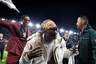 Byl cítit pach trávy, stěžoval si kouč. Snoop Dogg způsobil rozruch v Anglii - Sport.cz