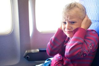 Odmítl v letadle pustit dítě k okénku. Vysloužil si pohrdlivé poznámky rodičů - Novinky