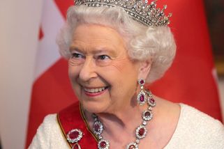 Alžběta II. nezvedala Harrymu telefon bez přítomnosti svědka. Na vnuka si dávala pozor