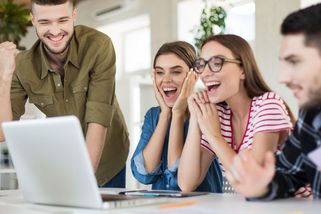 Na úřadě se mi smáli kvůli příjmení. Když zjistili, že jsem dcera jejich šéfa, přestali žertovat - Médium.cz