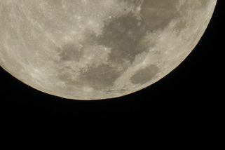 Dvě planety se srazily 11 000 světelných let od Země a astronomové to zachytili v přímém přenosu