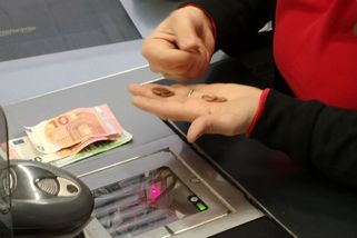 V obchodě mi prodavačka vrátila dvojnásobek peněz. Když jsem jí to šla říct, zareagovala nečekaně - Médium.cz