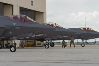 Ze stíhaček F-35 se může stát bezcenný šrot. Jejich nákup by mělo Česko přehodnotit - Médium.cz