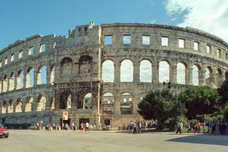 Češi v Chorvatsku. To je řízek, lahváče a nula zážitků. Celá pravda o vysněném ráji u moře - Médium.cz