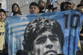 Fotbalový bůh mohl žít. Soudní proces se zdravotníky provází komplikace - Sport.cz