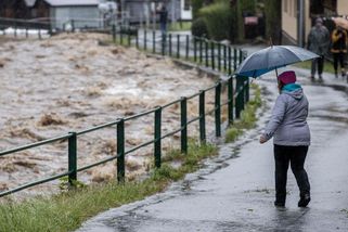 Spiknutí z gauče. Česko kromě vody zasáhla i povodeň konspirací - Seznam Zprávy