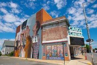 Český film, který se stal hitem v USA. Když běží v televizi, vylidní se i podstavec okolo Sochy Svobody