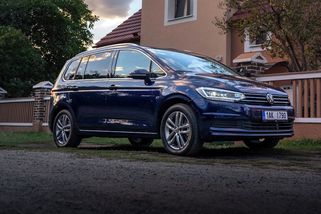 Je tady poslední šance koupit slušně vybavené rodinné MPV za rozumné peníze. VW Touran se loučí velevýhodnou nabídkou - Garáž.cz
