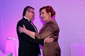 Obří prsa Mottlové po porodu i pan Božský Aleny Schillerové na posledním plese sezóny