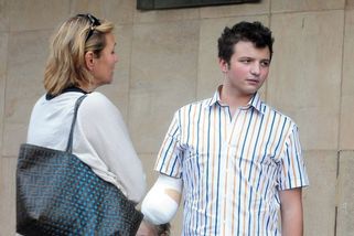 Jáchym Bém: syn primátora opilý zničil památku a přišel o ruku. Dnes je advokát s pirátským hákem - Médium.cz