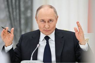 Komentář: Výsměch roku. Putin chráněný americkými vojáky - Seznam Zprávy