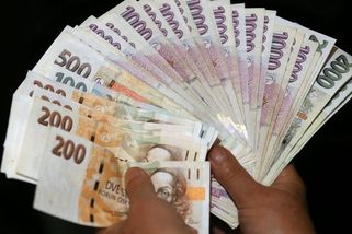 Servírka: Kdo nemá na to, dát aspoň 30 procent dýško, měl by zůstat sedět na zadku doma! - Médium.cz