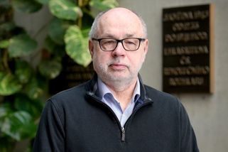 Jedním z důvodů odvolání generála George může být využití armády při amerických volbách, říká Pehe