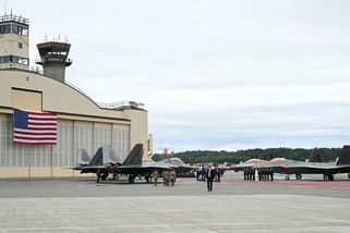 USA v okamžiku setkání Putina s Trumpem demonstrovaly leteckou sílu - Novinky