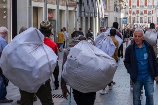 Španělsko zlegalizuje pobyt 500 tisíc migrantů. Před konzulátem se tvořily fronty - Echo24.cz