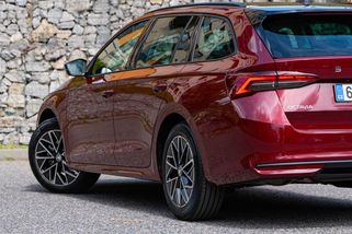 Prodej aut v Česku za prvních sedm měsíců vzrostl o 5 %. O třetí místo se svádí boj, jedničku mezi užitkáči neuhodnete - Garáž.cz