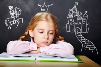 Chcete mít sebevědomé a šťastné dítě? Nečtěte mu pohádky