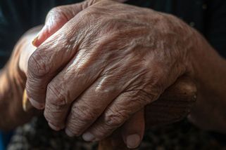 „Denně zvoní telefon, ale nikde není místo.“ Péče o seniory je na hraně - Seznam Zprávy