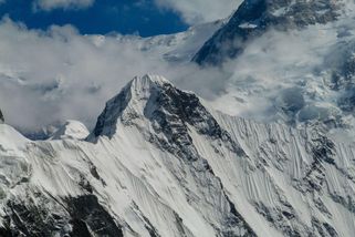 Moje matka je stále naživu, říká syn horolezkyně, která čeká na záchranu v zóně smrti