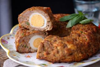 Velikonoční sekaná s vejci: Šťavnatá klasika, která překvapí - Proženy.cz