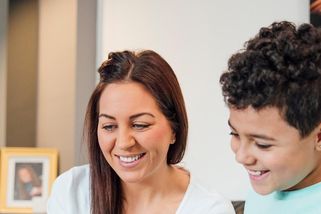 Vysvědčení si zaslouží pozornost, nemusíme však chválit ani trestat, radí psycholožka