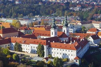 Neznámá místa Prahy IX: Vzácná knihovna je lokací mnoha světových filmů i seriálů - Médium.cz