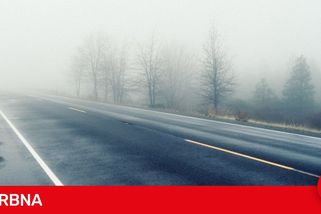 Řidiči zapomínají vypnout ve městě nebo v koloně mlhovky, riskují pokutu pět tisíc korun