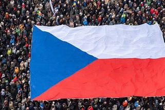 Nedělní demonstrace: V Karlovarském kraji se lidé sejdou na osmi místech