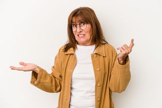 Hrozná chyba mladých českých žen v oblékání. Seniorky se chytají za hlavu, že tohle někdo v roce 2026 může nosit