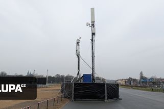 Podívejte se na dočasný mobilní 5G vysílač, který odbaví stovky tisíc lidí na dnešní demonstraci na Letné