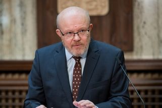 Předložila kritický audit a Válek ji obratem vyhodil. Za bývalou státní manažerku se teď postavil soud