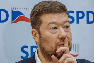 "Už mu někdo zavřete tu nevymáchanou tlamu!" Nejvíce toxické jsou účty Pekarové a Okamury — HlídacíPes.org