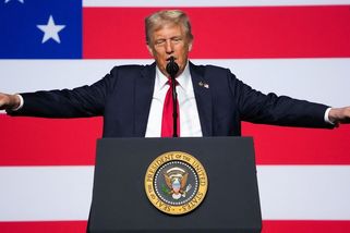 Konec tlustých generálů. Trump čelil při projevu nezvyklému tichu - Seznam Zprávy