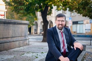 V kompetenčním sporu by měla více šancí vláda, ale prezident to myslí nejspíš dobře, říká ústavní právník