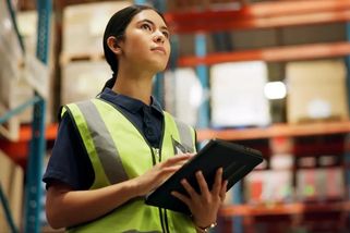 Za brzký příchod do práce můžete dostat výpověď. Většina zaměstnanců to vůbec netuší - Médium.cz