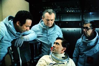 Zítra vstanu a opařím se čajem: Hitler vyděsil Sováka, sebevražda herce a prokletí rohlíku