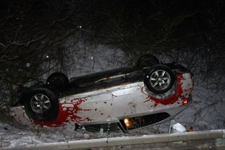Opilý řidič nezvládl u Olomouce jízdu na sněhu a skončil zraněný v nemocnici - Novinky