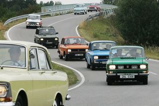 Komunisti ho vynášeli do nebes, ale jízda v něm byla utrpení. Toto je bezkonkurenčně nejhorší auto východního bloku - Techsvět