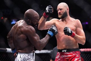 MMA | Bylo to bolestivé, přiznal Procházkův rival. Šampion UFC děsí další bijce - Sport.cz